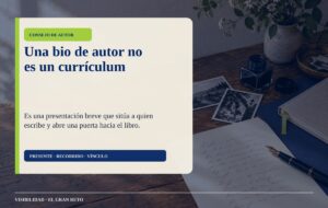 Mesa de trabajo con documentos, fotografías y cuaderno para preparar una bio de autor.
